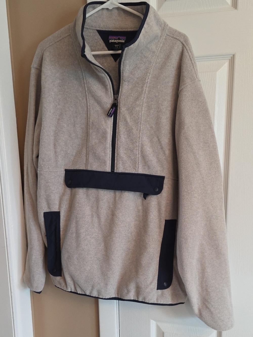 Patagonia Unisex Mens XL, Women's XXL Light Gray Fleece Pullover with Navy Trim